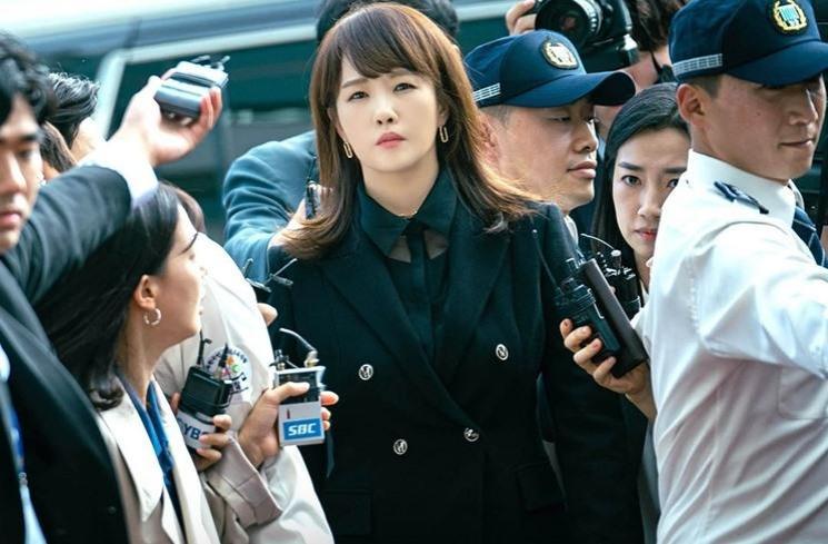 Pesona Kim Sun Ah di The Empire (Instagram/@jtbcdrama)