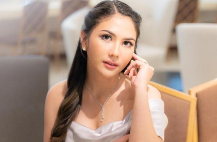 Artis Rela Menggemukkan Badan Demi Film. (Instagram/jscmila)