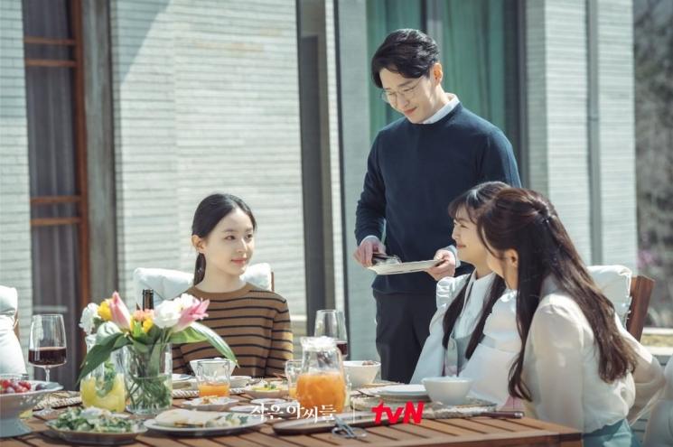 Pesona Uhm Ji Won di Little Women (Instagram/@tvn_drama)