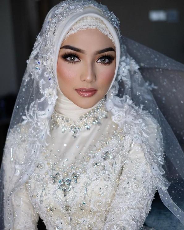 Makeup Nikahan Adik Artis. (Instagram/bennusorumba)