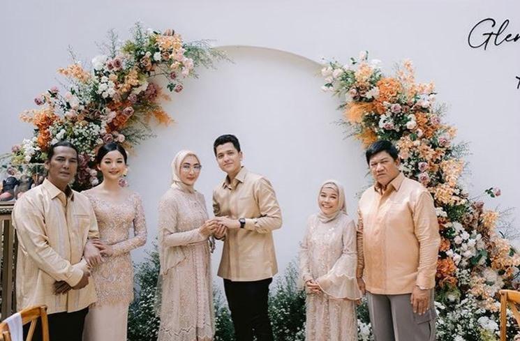 Potret Lamaran Glenca Chysara dan Rendi Jhon. (Instagram/glencachysaraofficial)