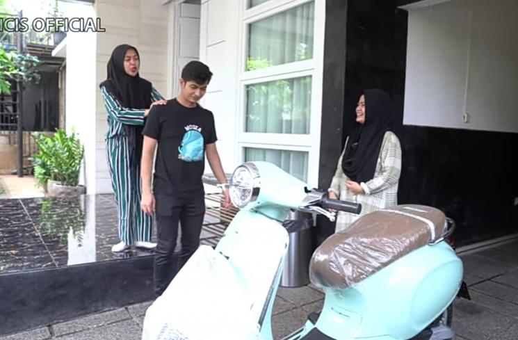 Ria Ricis prank bentak-bentak adik Teuku Ryan (YouTube/Ricis Official)