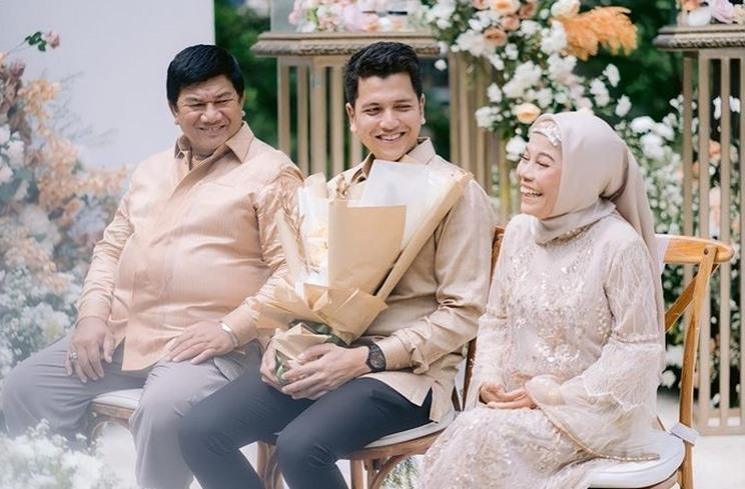 Potret Lamaran Glenca Chysara dan Rendi Jhon. (Instagram/glencachysaraofficial)