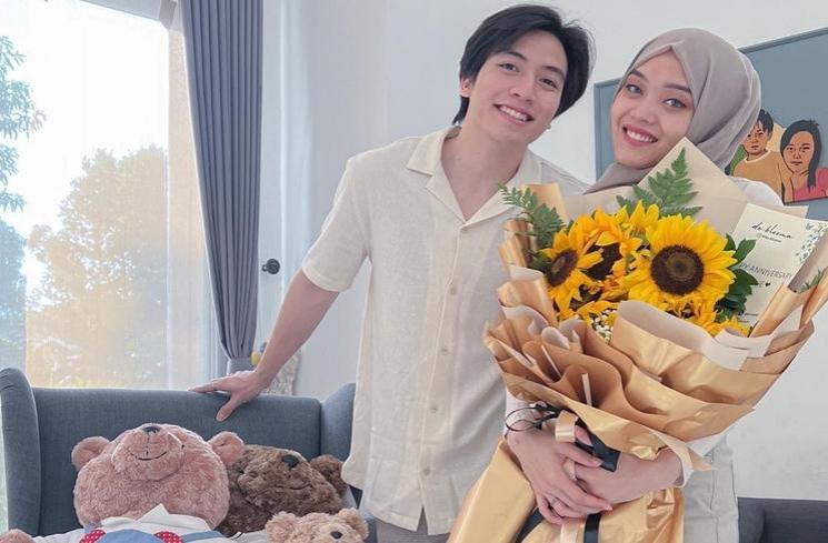 Potret Anniversary Putri Delina dan Jeffry Reksa (instagram/@jeffryreksaa/@putridelinaa)