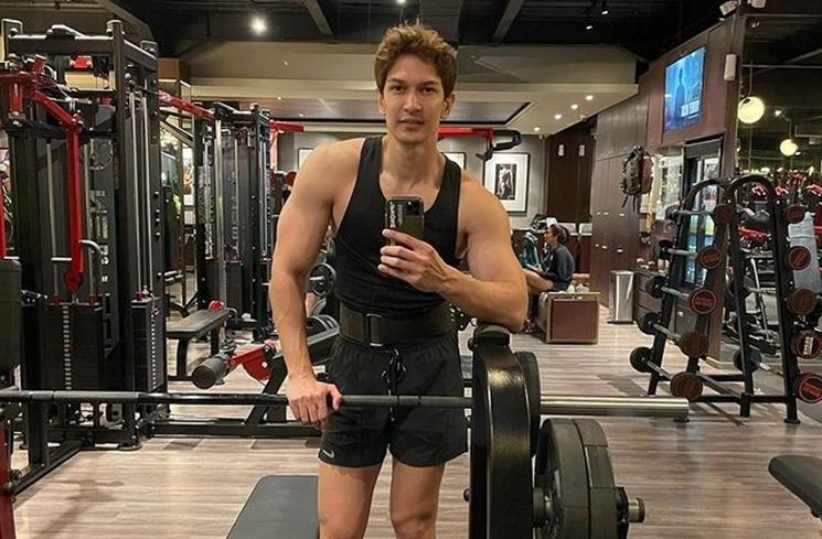 Potret Dimas Beck Pamer Otot (Instagram/dimasbeck)
