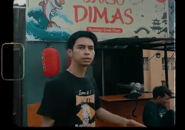 Potret Dimas Ahmad Kembali Jualan Bakso. (Instagram/dimas_baam)
