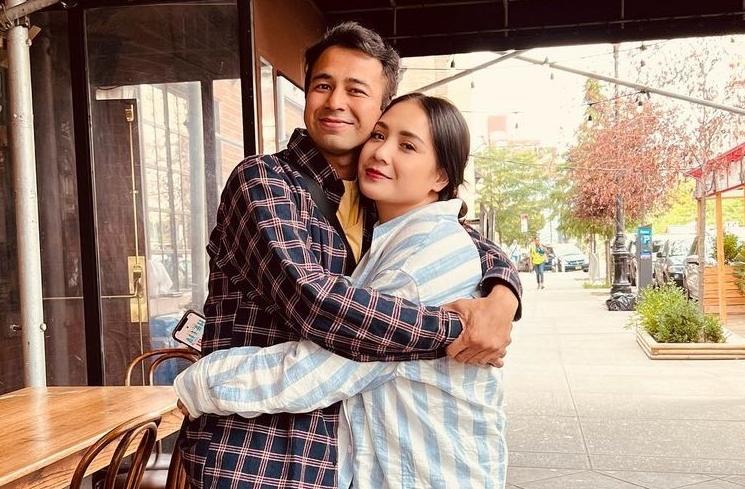Fashion Mahal Nagita Slavina saat di Amerika Serikat (Instagram/raffinagita1717)