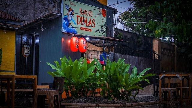 Potret Dimas Ahmad Kembali Jualan Bakso. (Instagram/dimas_baam)