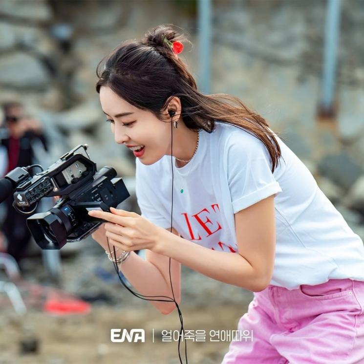 Pesona Lee Da Hee di Love is for Suckers (Instagram/@channel.ena.d)