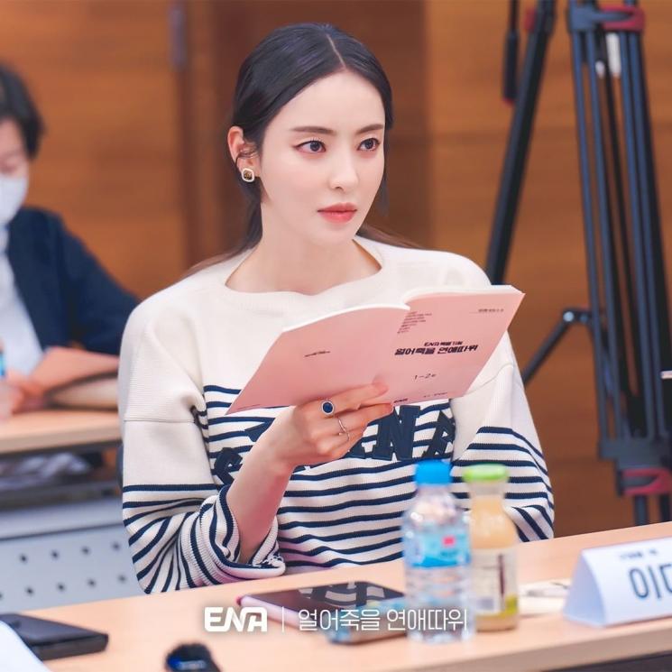 Pesona Lee Da Hee di Love is for Suckers (Instagram/@channel.ena.d)