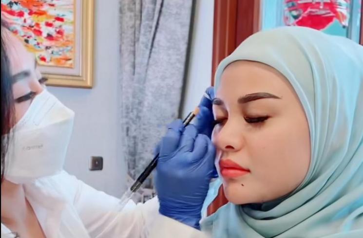 Aurel Hermansyah sulam alis (TikTok/@lindawan89)