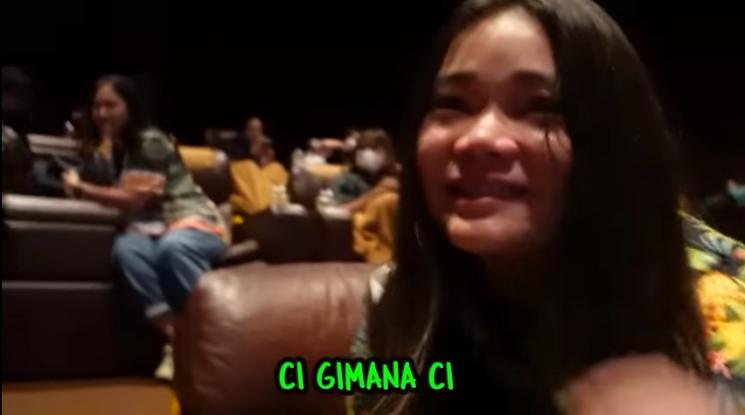 Momen Olivia Allan Sewa Bioskop.(YouTube/The Sumargo's)