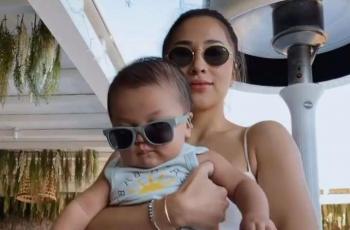 Gaya Parenting Nikita Willy Tuai Decak Kagum, Sampai Sewa Trainer untuk Baby Izz