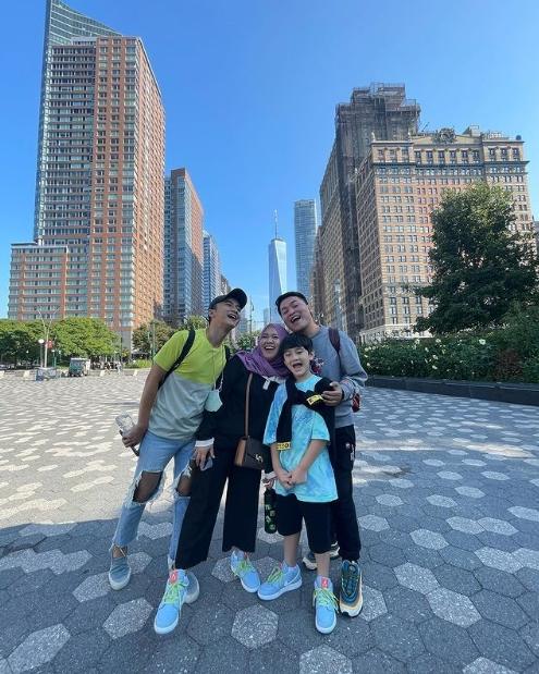 Momen Seru PNS Liburan di Amerika. (Instagram/shela_lala96)