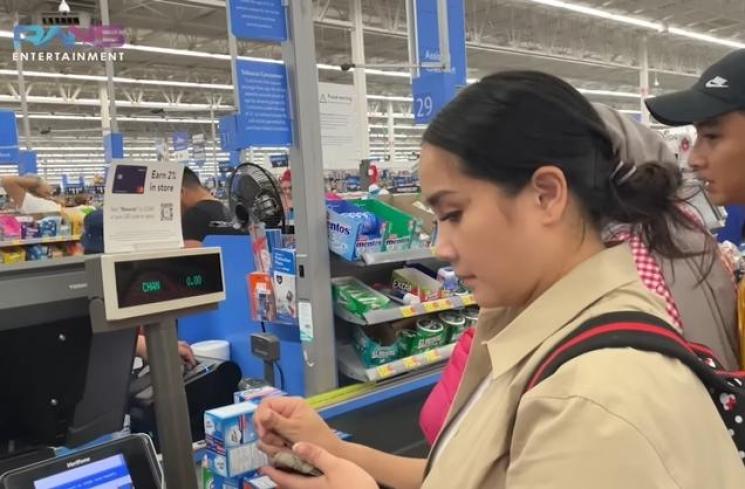 Momen Nagita Slavina belanja di Orlando (YouTube/Rans Entertainment)