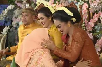 Tingkah KD dan Ashanty saat Tedak Siten Cucu Dibongkar Anang: Lihatnya Adem