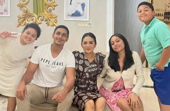 7 Potret Kedekatan Krisdayanti dan Anak Sambung, Saling Sayang Bak Anak Kandung