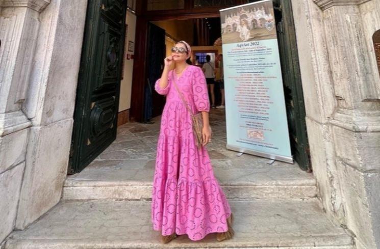 Gaya Liburan Mayangsari di Italia. (Instagram/@mayangsari_official) 