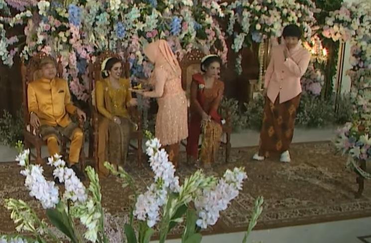 Momen tedak siten Ameena (YouTube/AH)