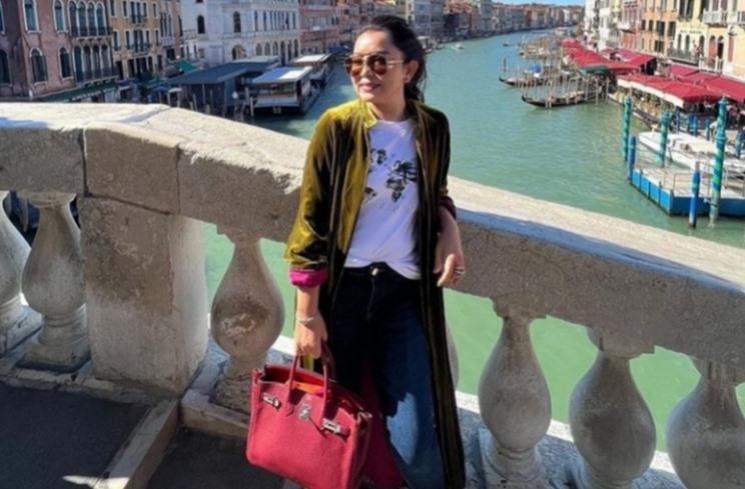 Gaya Liburan Mayangsari di Italia. (Instagram/@mayangsari_official) 
