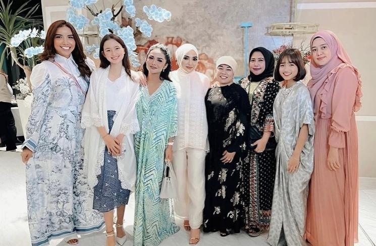 Potret Sarah Menzel di Acara Keluarga Hermansyah (instagram/@ashanty_ash)