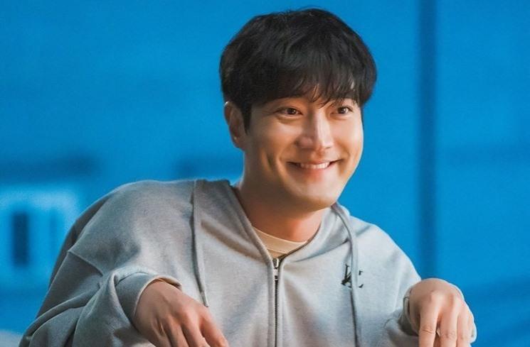 Potret Choi Siwon di Love is for Suckers (Instagram/@channel.ena.d)