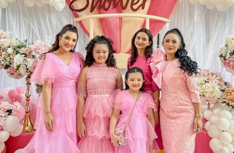 Potret Sarah Menzel di Acara Keluarga Hermansyah (instagram/@ashanty_ash)