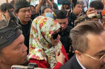 Dikawal 10 Orang saat Sidang, Roro Fitria Dituding Lebay!