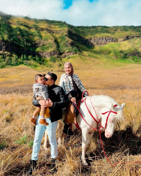 Potret Artis Liburan di Bromo(Instagram/@zaskiasungkar15)