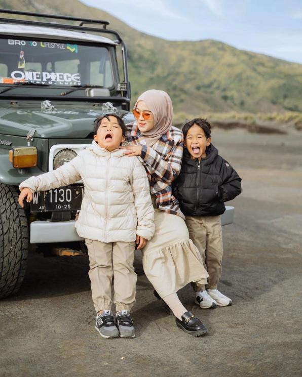 Potret Artis Liburan di Bromo(Instagram/@ririe_fairus)