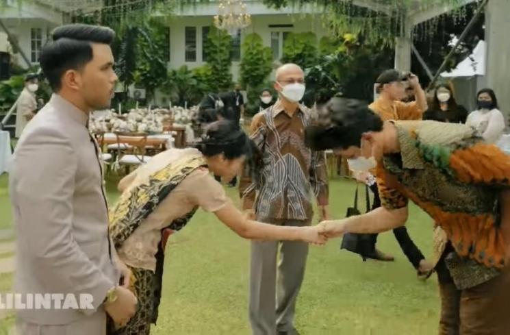 Momen Fuji Dikenalkan ke Keluarga Thariq Halilintar (YouTube/Thariq Halilintar)