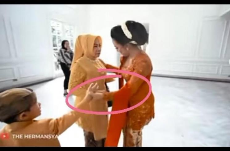 Krisdayanti dituding kacangin Arsya Hermansyah (TikTok/@azrielazh)