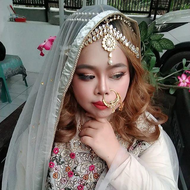Potret Kekeyi Pakai Baju India(Instagram/@rahmawatikekeyiputricantikka23)