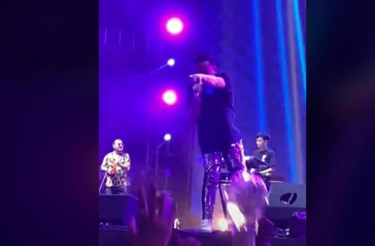 Potret Heboh King Nassar saat Manggung. (TikTok/ayamgeprekpasar)