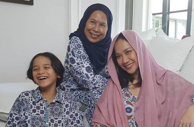 Potret kedekatan Bunga Citra Lestari dan mertua (Instagram/@dida_sinclair)