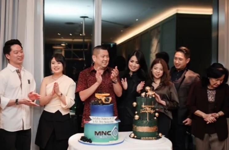 Potret Kevin Sanjaya Hadiri Ultah Calon Mertua (instagram/@valenciatanoe)