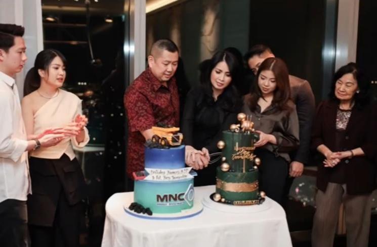 Potret Kevin Sanjaya Hadiri Ultah Calon Mertua (instagram/@valenciatanoe)