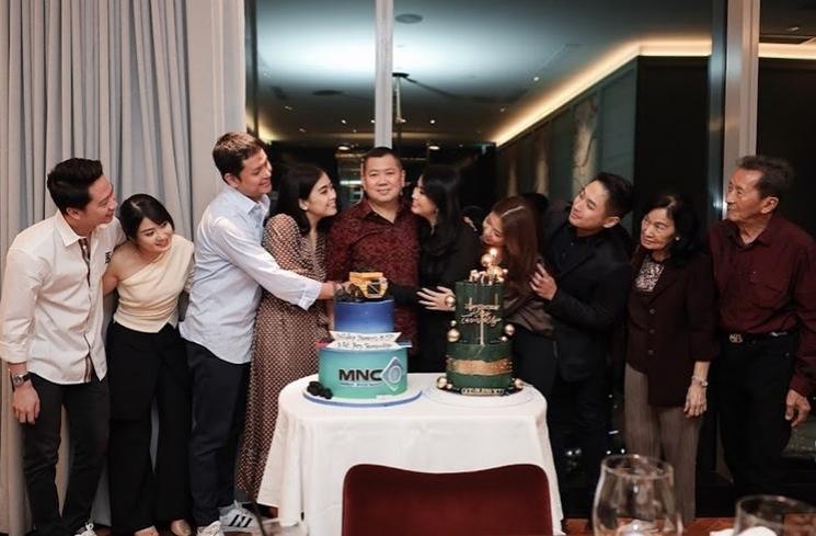 Potret Kevin Sanjaya Hadiri Ultah Calon Mertua (instagram/@valenciatanoe)