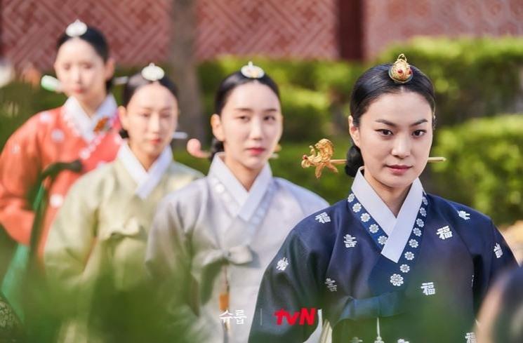 Adu Pesona Aktris di The Queen's Umbrella (Instagram/@tvn_drama)