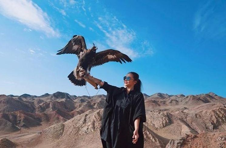 Momen Mey Chan Pakai Kerudung di Kazakhstan. (Instagram/@ditaofficial.id)