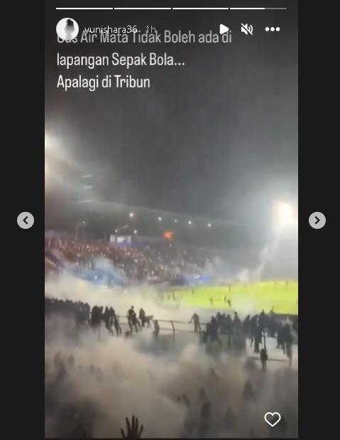Suasana kerusuhan di Stadion Kanjuruhan Malang (instagram/yunishara36)