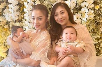 9 Potret Akikah Baby Izz dan Sepupunya, Suvenirnya Cantik Banget!
