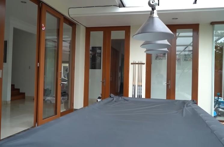 Potret rumah Lesti Kejora dan Rizky Billar (YouTube/Titi dan Tian)