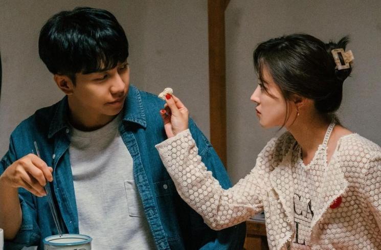 Potret Romantis Lee Seung Gi dan Lee Se Young di The Law Cafe (Instagram/@kbsdrama)