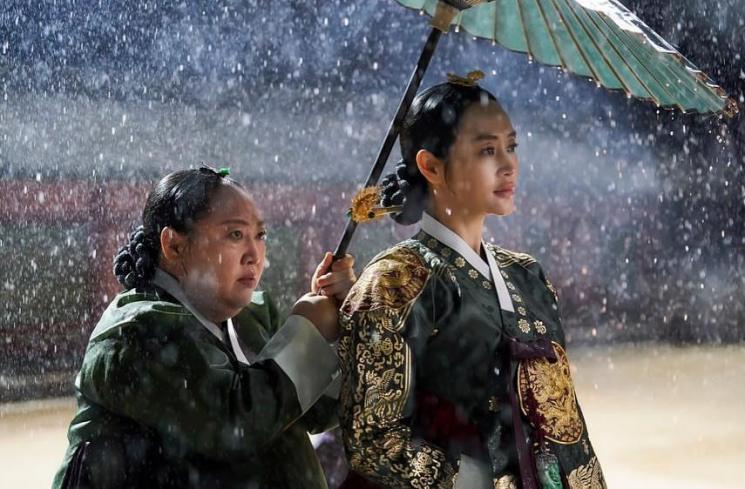 Potret Kim Hye Soo di Under The Queen's Umbrella (Instagram/@hs_kim_95)