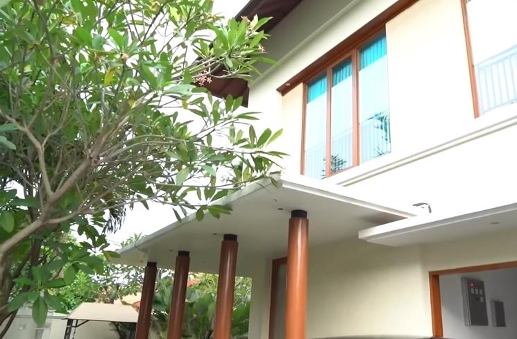 Potret rumah Lesti Kejora dan Rizky Billar (YouTube/Titi dan Tian)