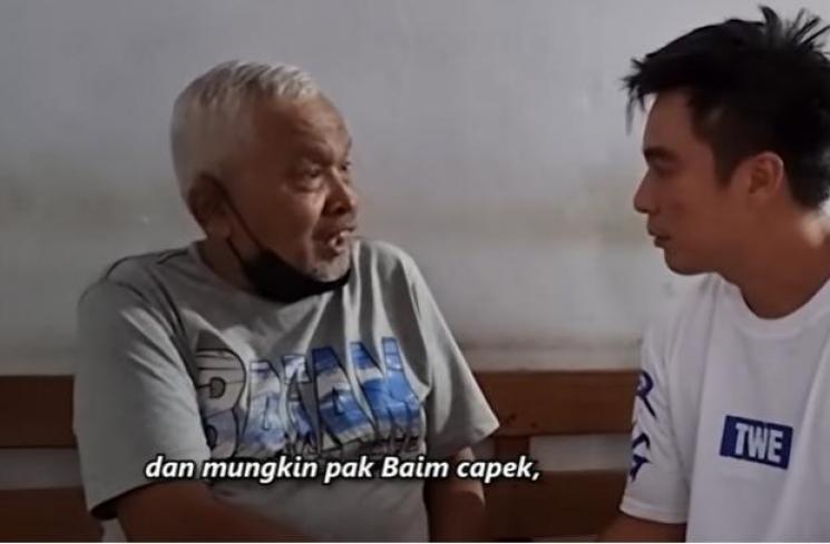 Ekspresi ‘Memelas’ Baim Wong Saat Klarifikasi. (YouTube/ Baim Paula)