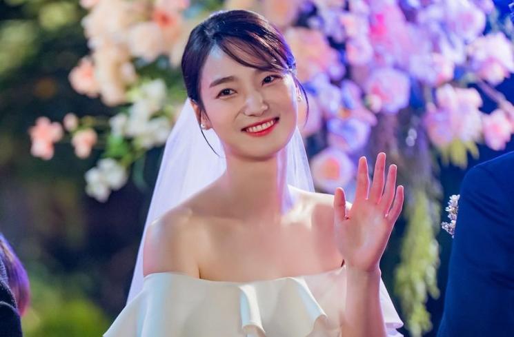 Adu Pesona Aktris di Love is for Suckers (Instagram/@channel.ena.d)
