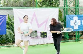 11 Potret Nagita Slavina Tenis Bareng Mama Rieta dan Caca Tengker