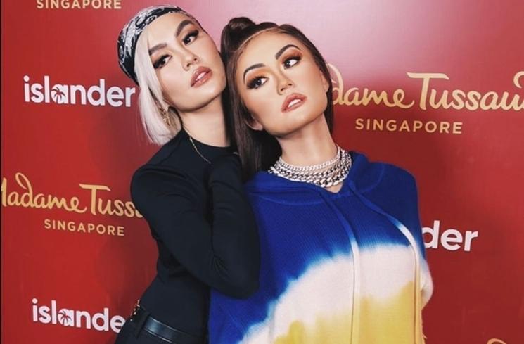 Momen Agnez Mo Jumpa 'Kembaran' di Madame Tussauds (instagram/@mtssingapore)